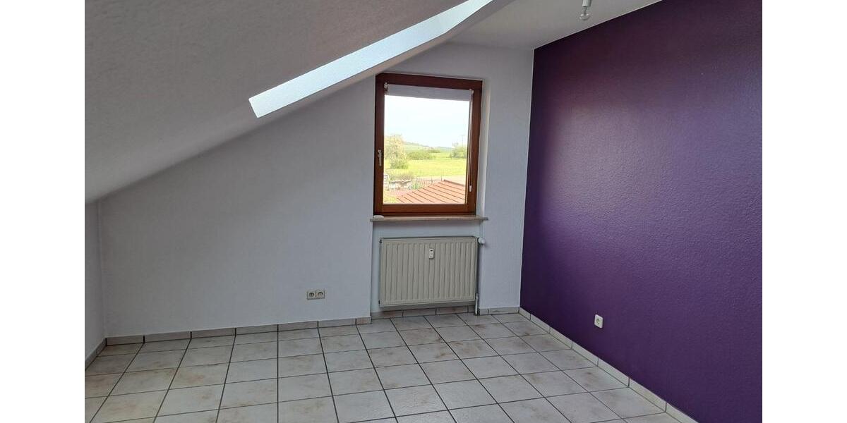 Dachgeschoßwohnung Gersheim - 3 Zimmer, 110 m&sup2;, 760&euro; | Angebot:26037736