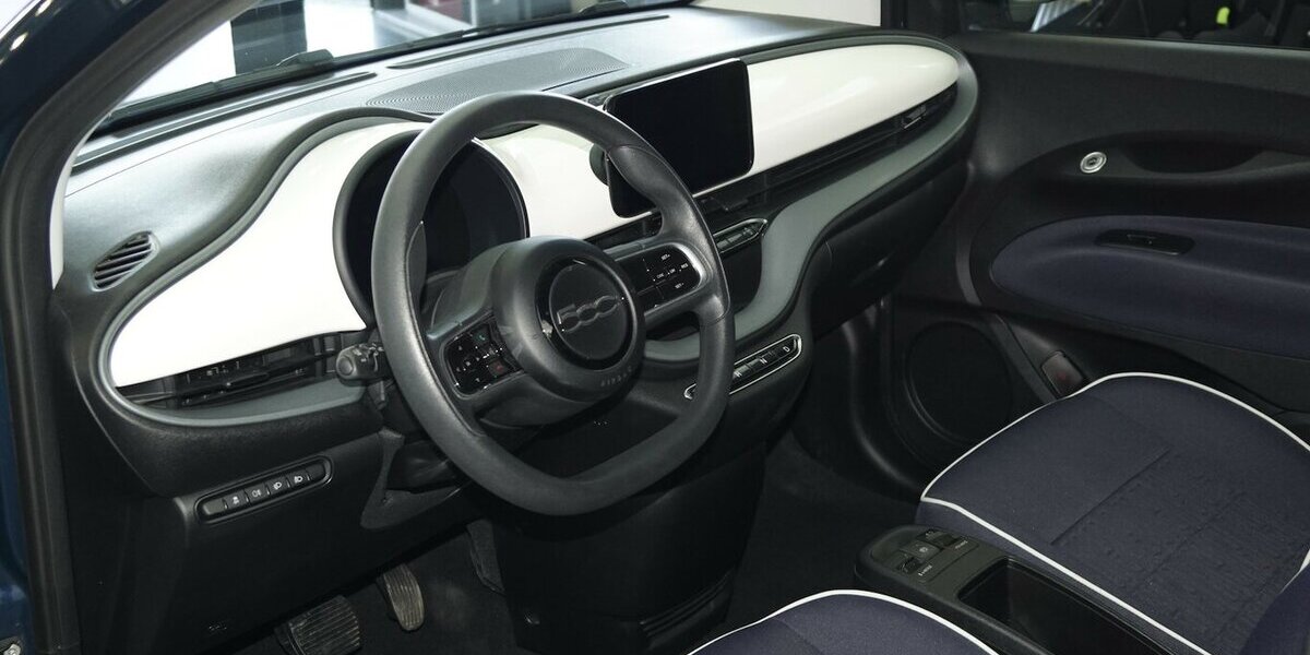 Fiat 500e Action Carplay Android Automatik 1.Hand 20.500 km 13.120 &euro; Lich 35423