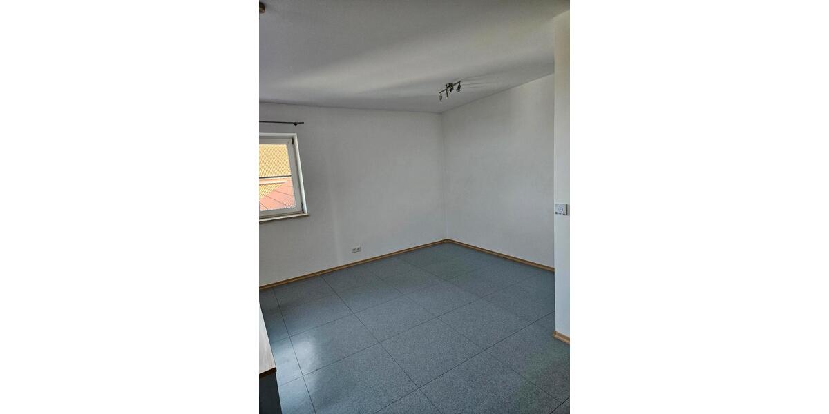 Dachgeschoßwohnung Cham - 3 Zimmer, 98 m&sup2;, 820&euro; | Angebot:18537304