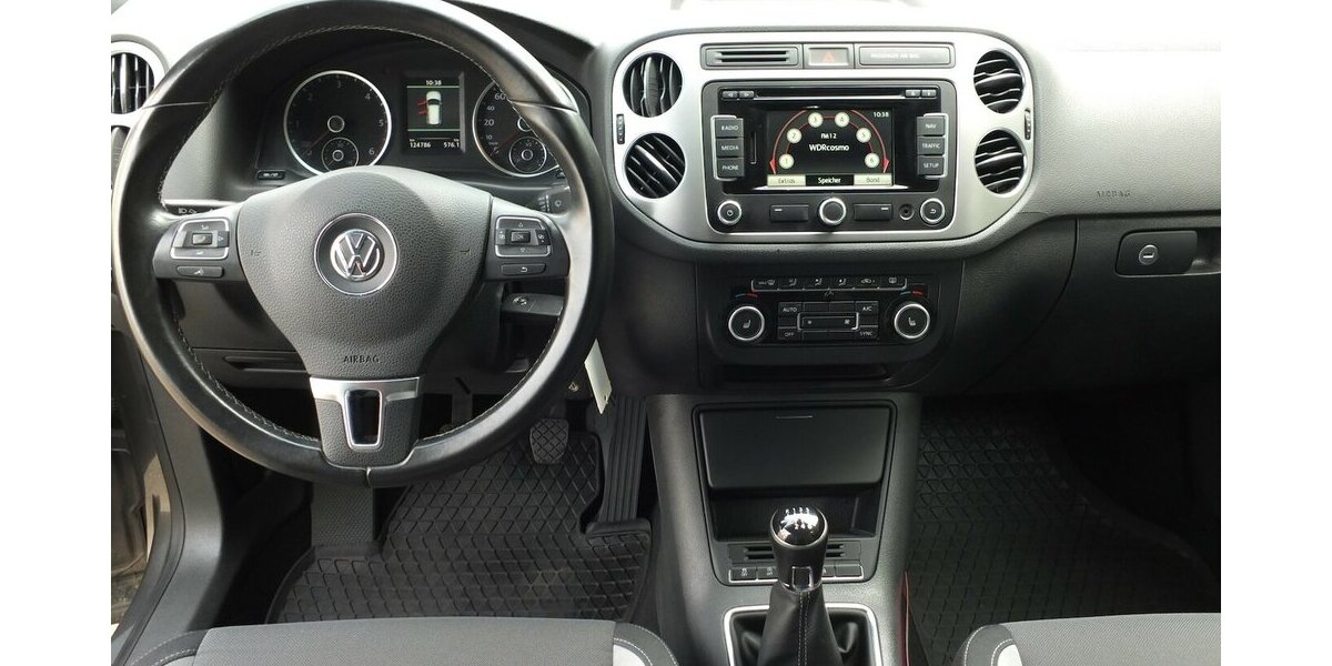 VW Tiguan WM26:LIFE NAVI AHK PARKPILOT SHZ BLUETOOTH 124.710 km 11.904 &euro; Köln 50858