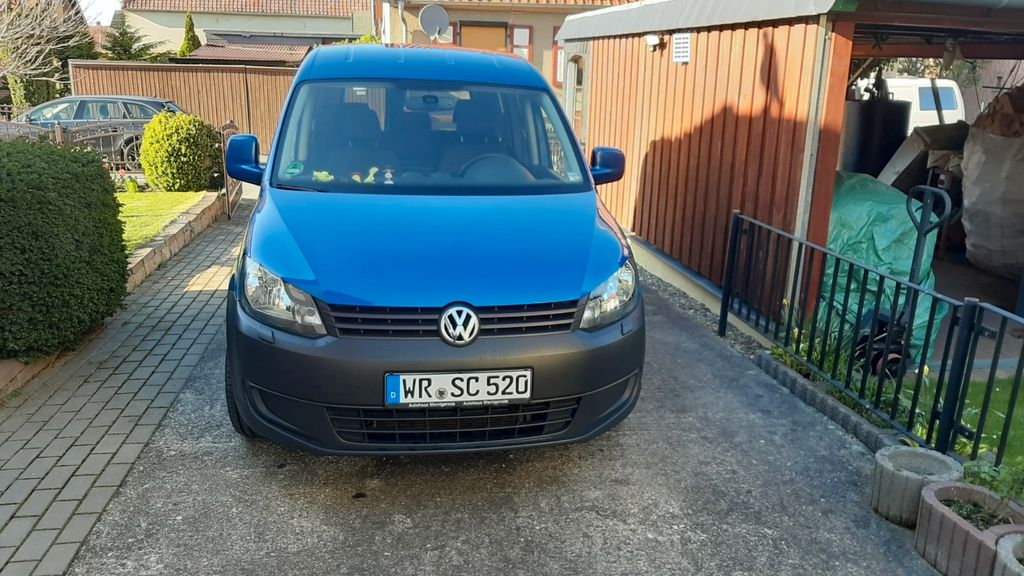 VW Caddy 221.940 km 8.300 &euro; Derenburg 38895