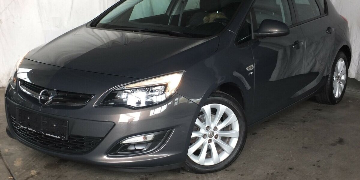 Opel Astra ACTIVE KLIMAANLAGE 17 ZOLL LMF TEMPOMAT 92.855 km 7.250 &euro; Köln 50858