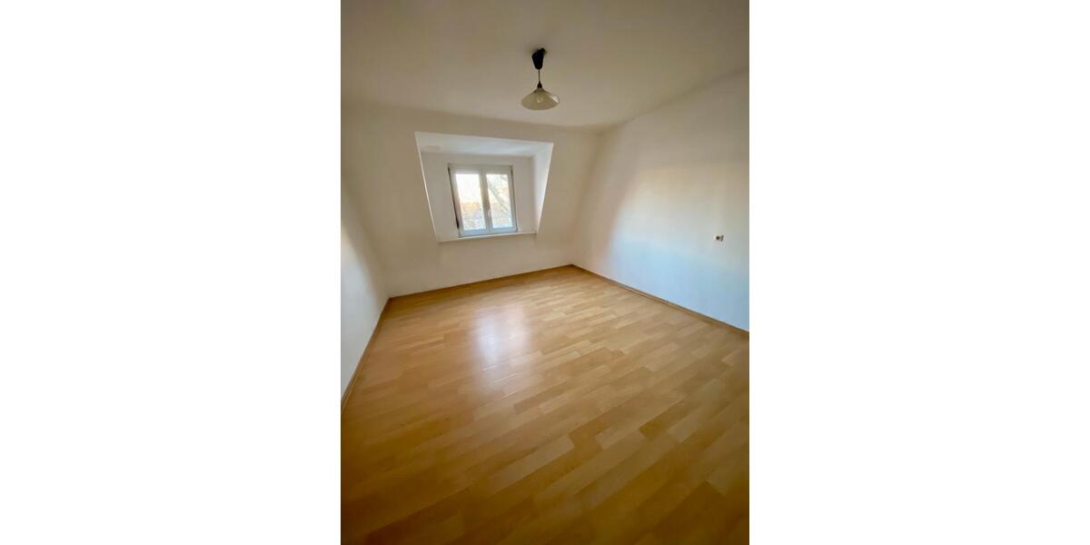Dachgeschoßwohnung Völklingen - 4 Zimmer, 90 m&sup2;, 690&euro; | Angebot:26349882