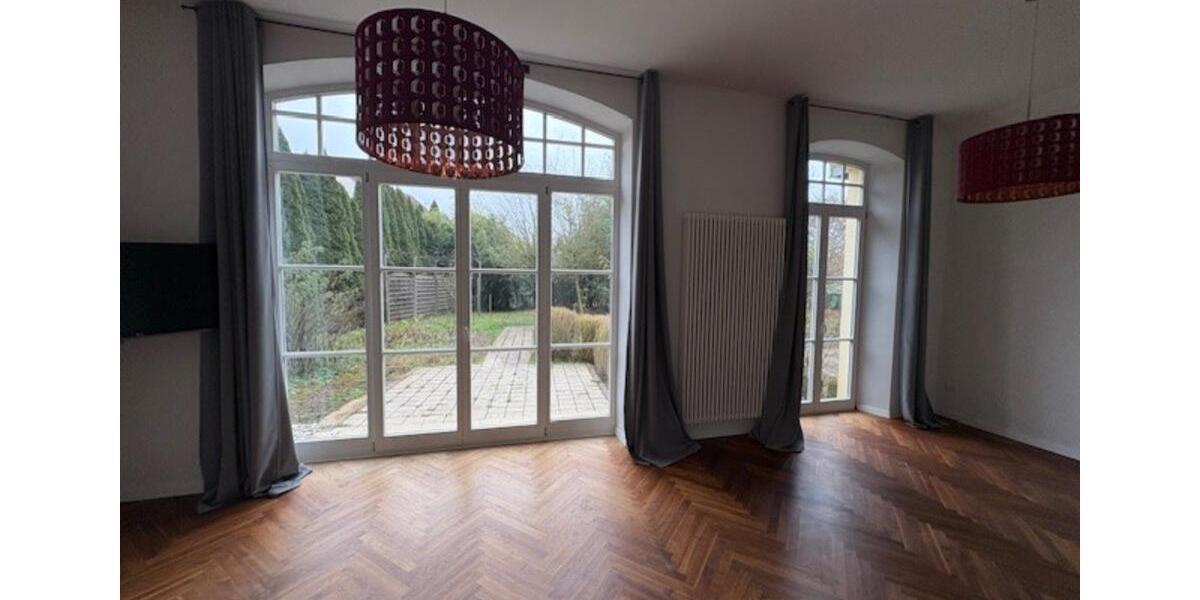 helle und geräumige 2-Zimmer Wohnung ca 140 qm 2 zimmer