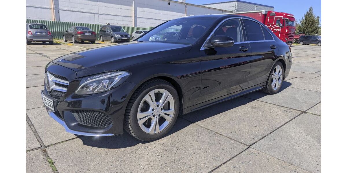 Mercedes-Benz C 250 126.233 km 17.495 &euro; Radebeul 01445