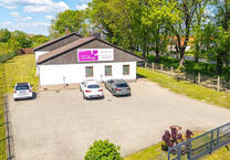Großer Praxisbungalow auf 2300 m² Grundstück zu verkaufen!