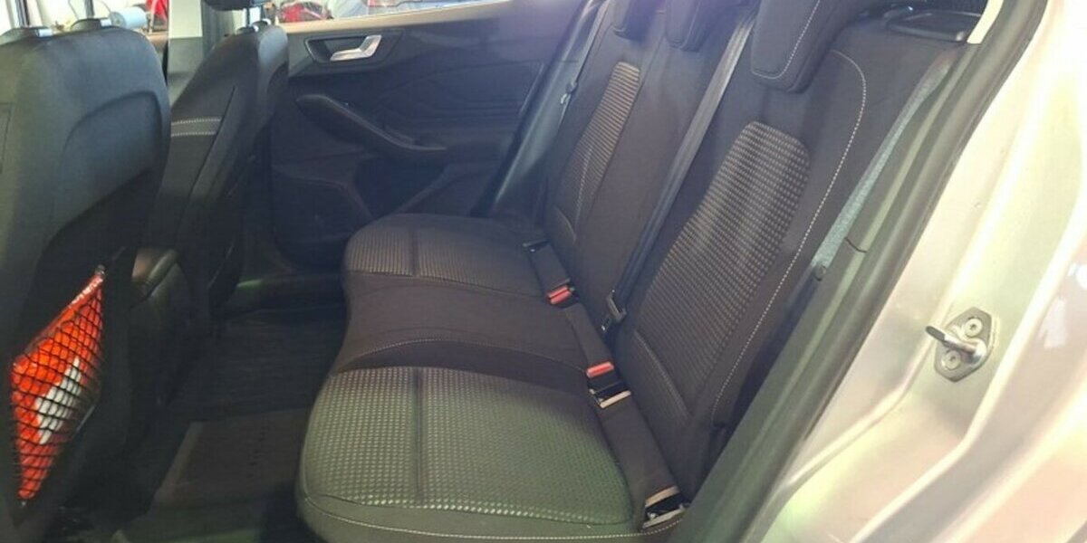 Ford Focus Navi Temp Sth Spurh CarPlay 6xServ GARANTIE 50.000 km 13.900 &euro; Erftstadt 50374