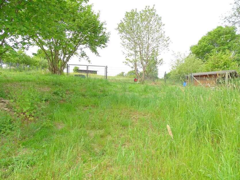 Grundstück zu verkaufen in Weilrod 80.000 € 670 m²