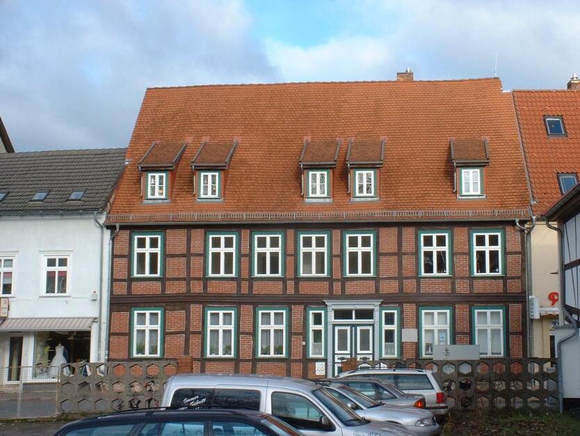 sanierte 2-Raumwohnung mit Scharm zimmer