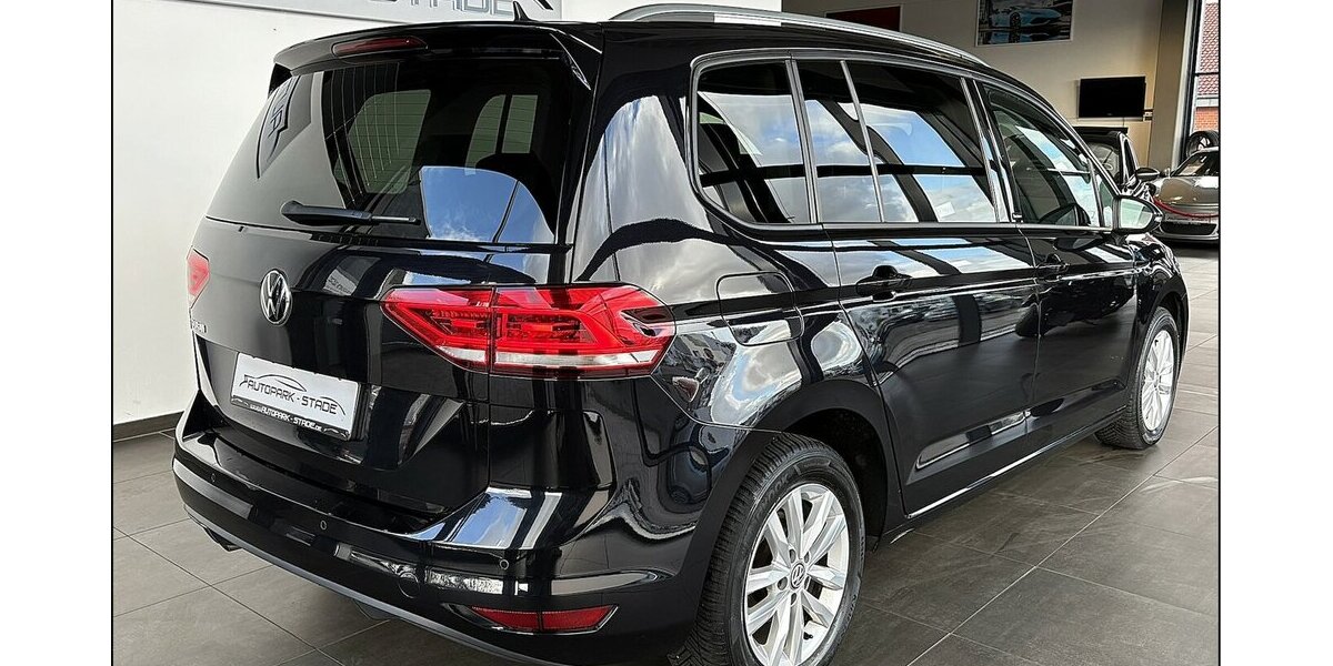 VW Touran 2.0 TDI DSG LED 7 Sitzer ACC Ass 125.000 km 23.390 &euro; Stade 21682