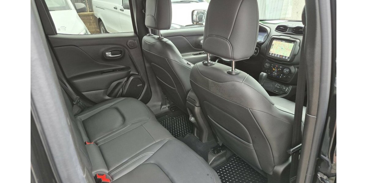 Hyundai i30 YES! Plus Navigation, Panoramadach, LED, Sport 89.202 km 12.890 &euro; Rodgau 63110