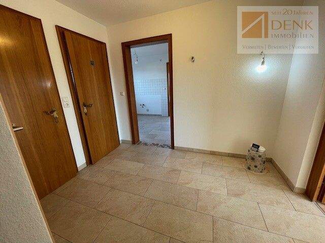 Familienglück garantiert - Großzügige 5-Zimmer- Wohnung mit Balkon in Buchbrunn 5 zimmer