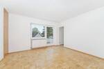 Großzügige und sehr gepflegte 4-Zimmer-Wohnung mit 2 Balkonen und Einbauküche.