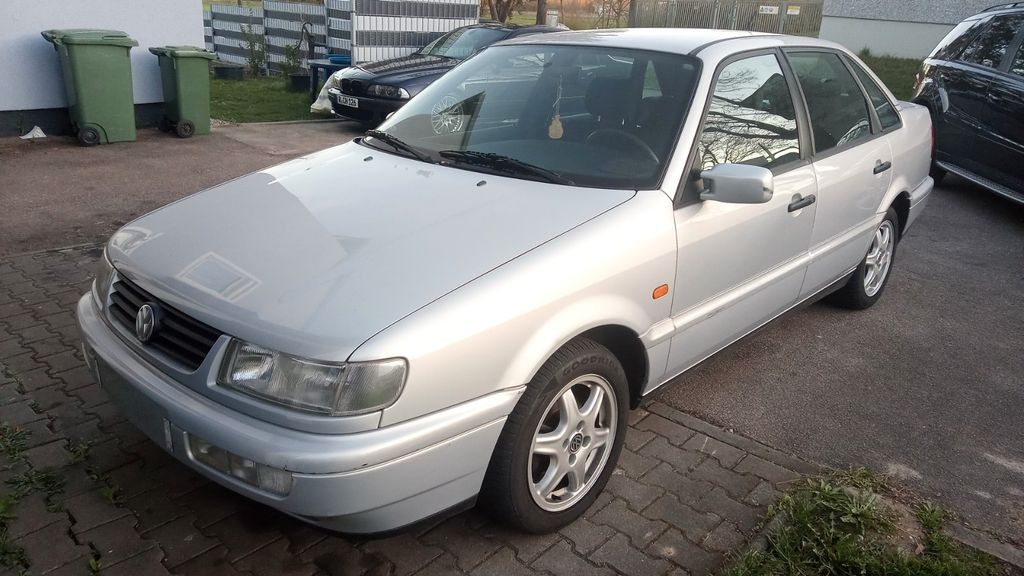 VW Passat 98.000 km 2.700 &euro; Regensburg 93057