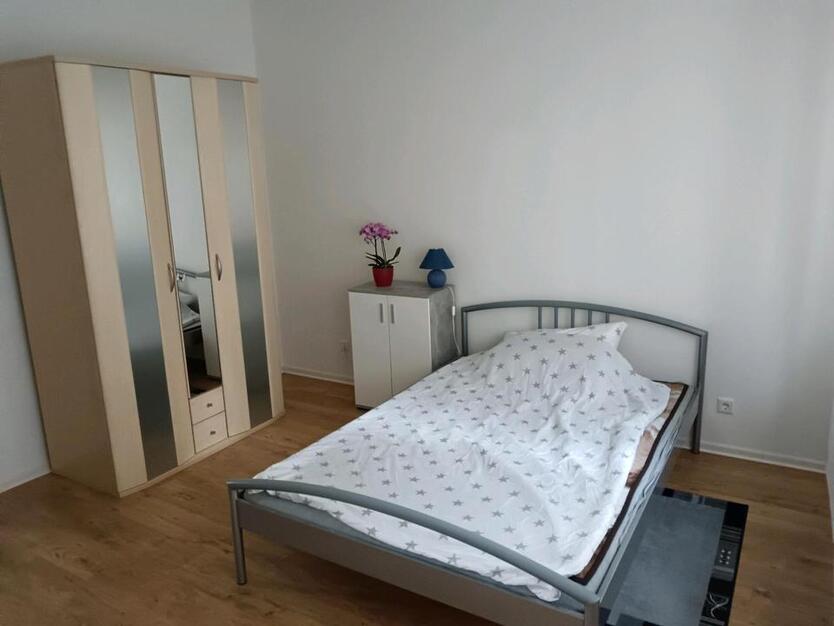 Ich biete 1 Zimmer in einer Wohngemeinschaft zimmer