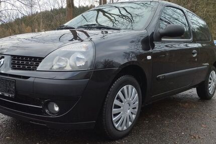 Renault Clio 105.000 km 2.299 &euro; Zschopau 09405