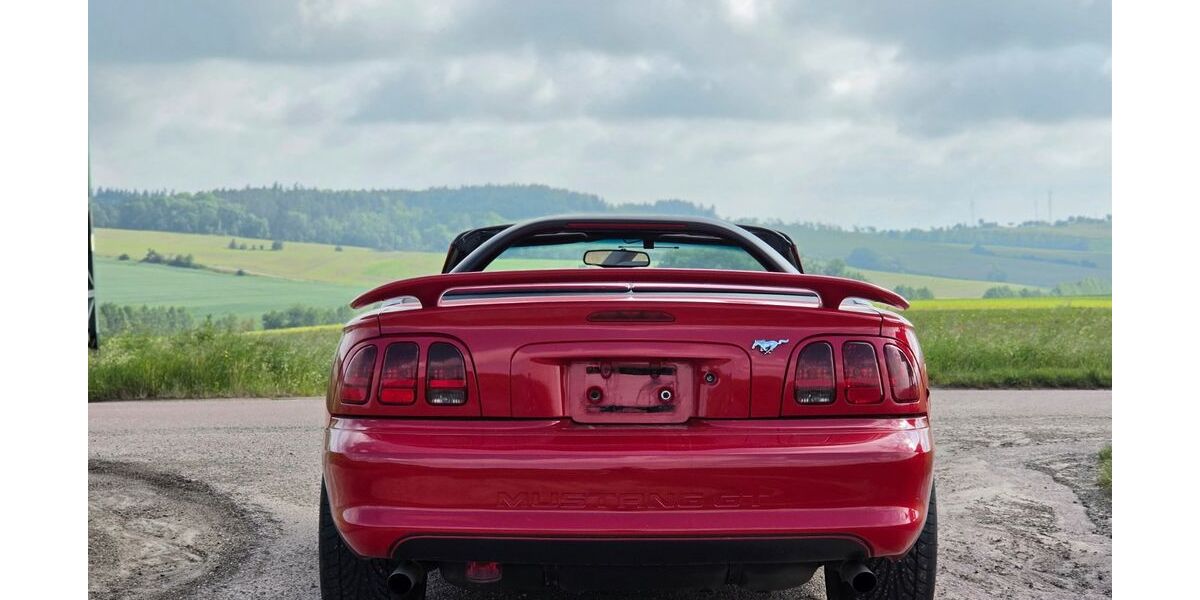 Ford Mustang 143.000 km 10.900 &euro; Arnstein 06456