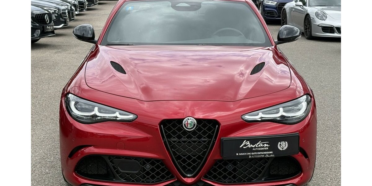 Alfa Romeo Giulia 2,9 V6 Quadrifoglio MEMORY/KAMERA/1.HAND 6.415 km 73.900 &euro; Villingen-Schwenningen 78054