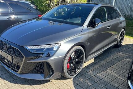 Audi RS3 1.500 km 71.940 &euro; Norderstedt 22844