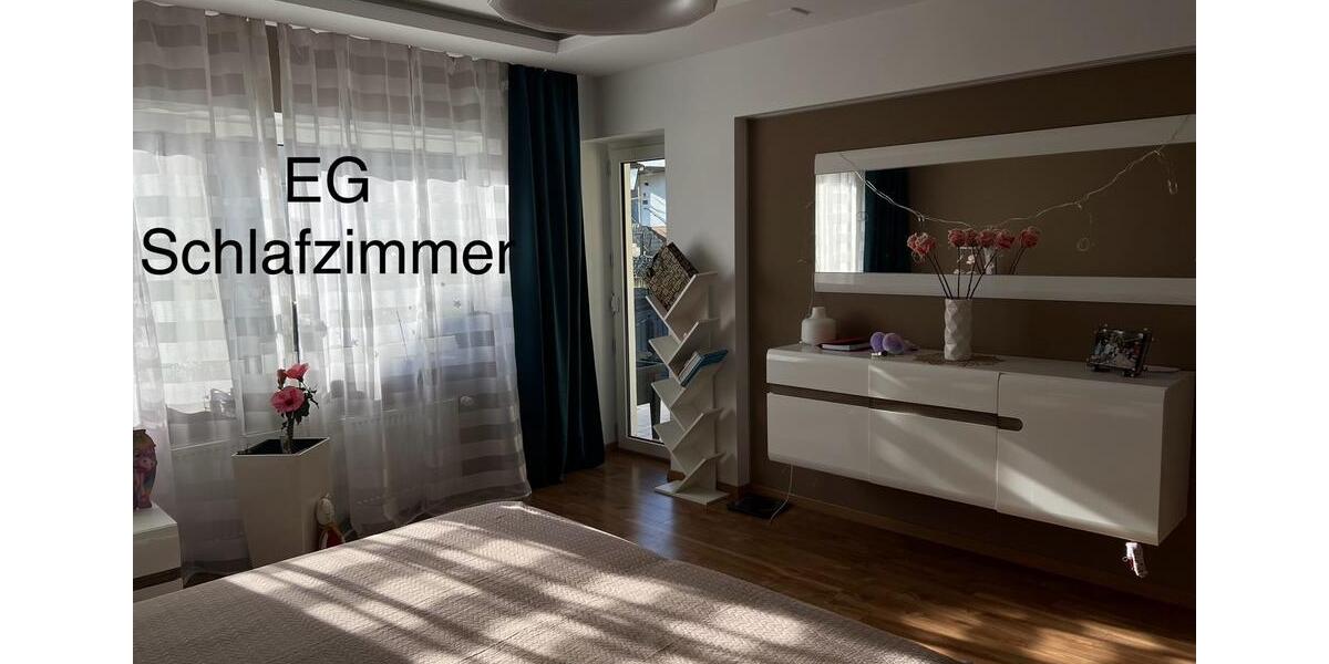 Großzügiges 330 qm Zweifamilienhaus mit Mansarde und Kamin 6 zimmer