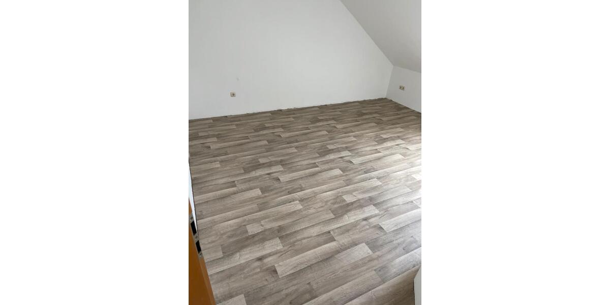 Dachgeschoßwohnung Pfreimd - 5 Zimmer, 94 m&sup2;, 700&euro; | Angebot:25043773