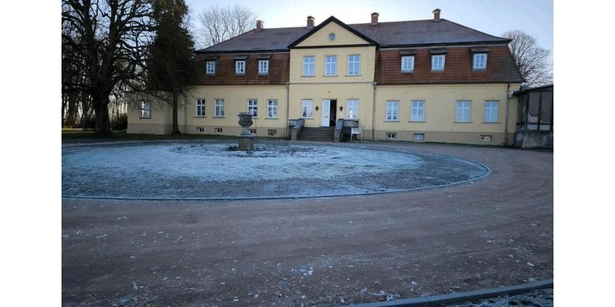 Exklusive Wohnung in historischer Barockanlage 2 zimmer