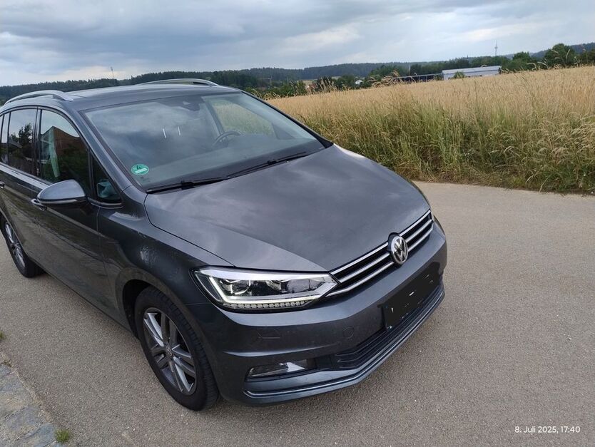 VW Touran 139.100 km 18.990 € Pfeffenhausen 84076