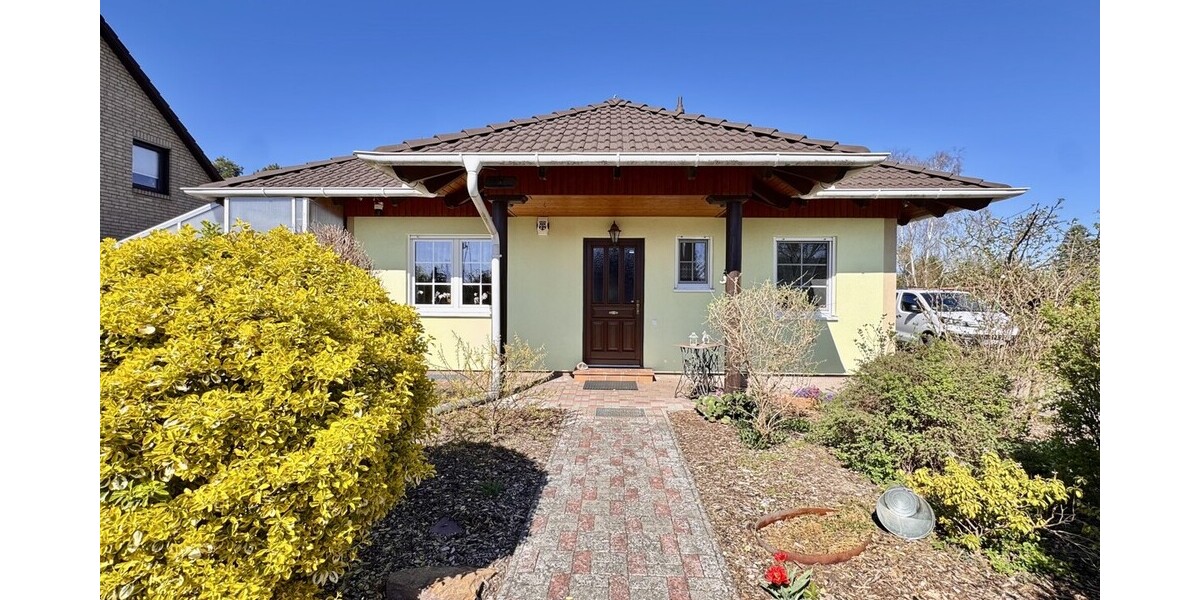 HORN IMMOBILIEN + Einfamilienhaus mit Einbauküche, Doppelgarage und Keller in Krugsdorf bei Pasewalk - Einfamilienhaus Krugsdorf | Angebot:26531984