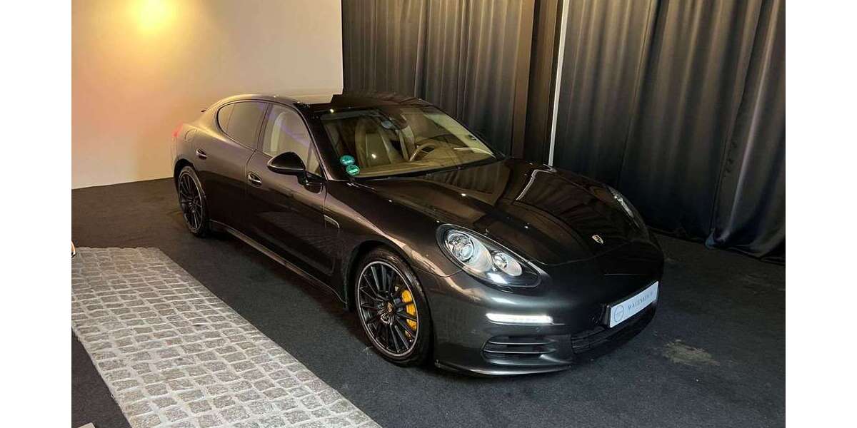 Porsche Panamera 232.000 km 31.990 &euro; Schapen 48480