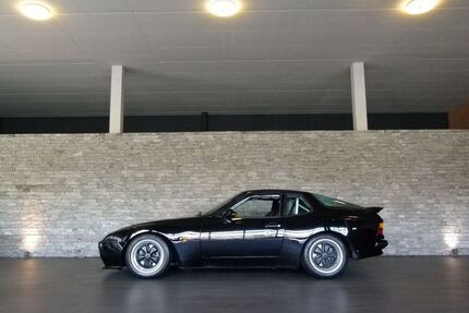Porsche 944