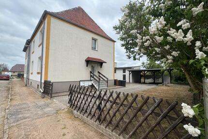 Doppelhaushälfte mit drei Wohneinheiten in Genthin