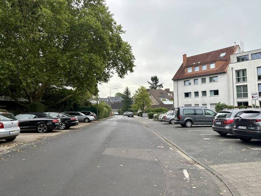 Umfassend sanierte 3-Zimmer-Wohnung mit Balkon in Düsseldorf-Niederkassel