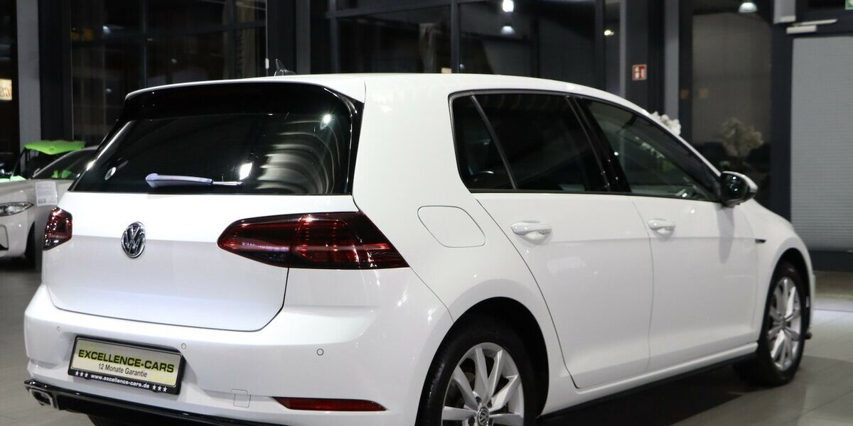 VW Golf VII 1.5 TSI HIGHLINE R-LINE SPORT BLACK LED 192.000 km 10.677 &euro; Hamm 59077