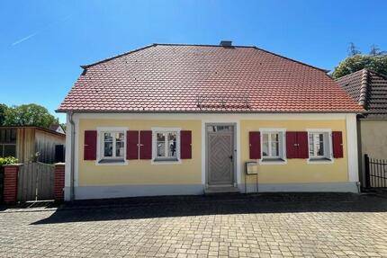 Haus Wallerstein - 4 Zimmer, 90 m&sup2;, 1.250&euro; | Angebot:25329413