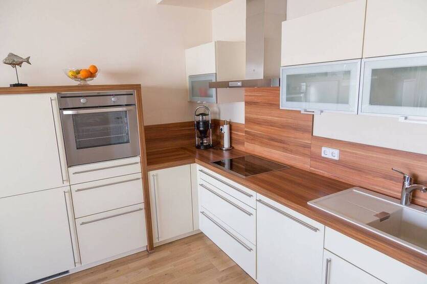 Möblierte Wohnung mit Weitblick - ideal für Pendler, 1km zum HBF
