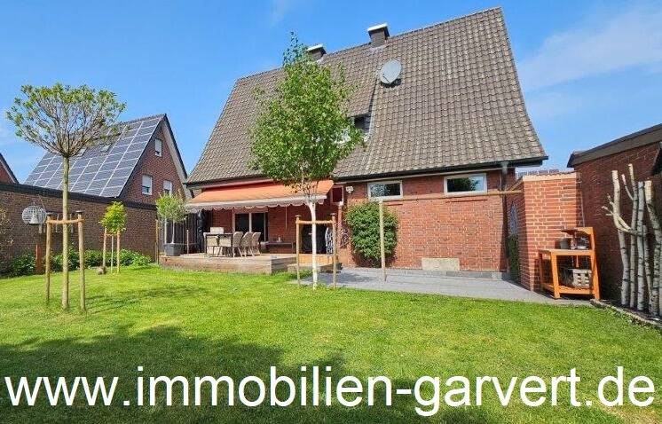 Renoviert mit Charme! Großzügiges Einfamilienhaus mit Garten, Balkon, Garage. Ruhige Lage in Ramsdorf