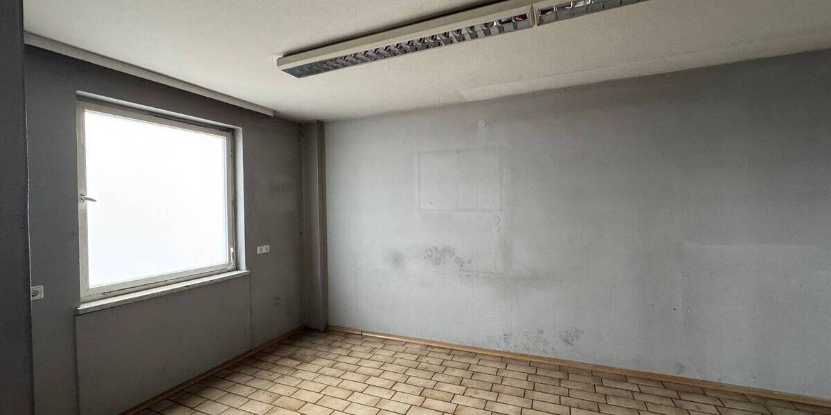 Werkstatt mit Ausstellungsfläche, Büro, Lager und Betriebsleiterwohnung in Bestlage von Kissing zimmer