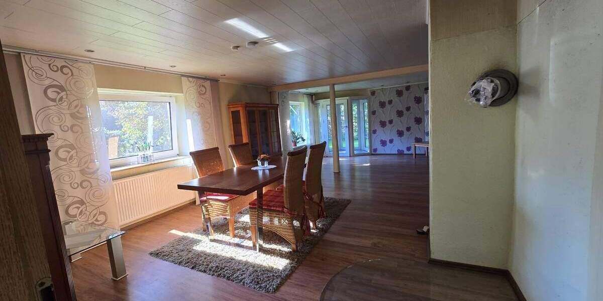 Zweifamilienhaus auf großzügigem Grundstück in idyllischer Lage 1 zimmer