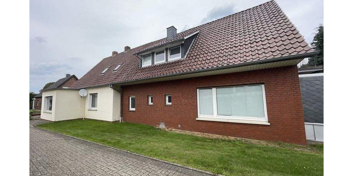 Selbst bewohnen oder vermieten: Zweifamilienhaus in ruhiger Siedlungslage 9 zimmer