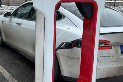 Tesla Model S 233.000 km 17.299 &euro; Berlin 14057