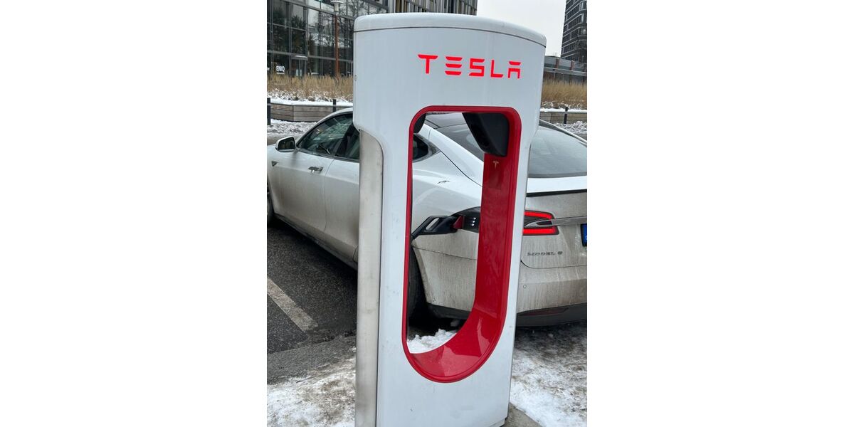 Tesla Model S 233.000 km 17.499 &euro; Berlin 14057