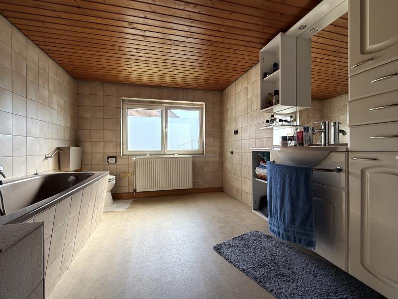 RESERVIERT: Vermietete ETW in 2 Fam.- Haus sucht neuen Besitzer 5 zimmer