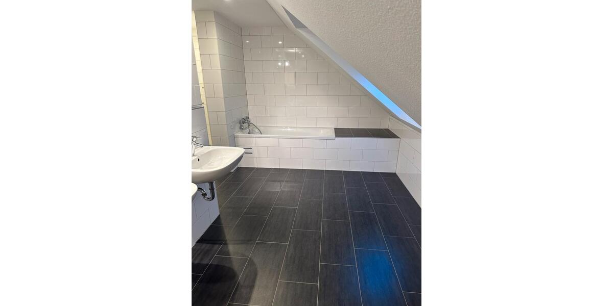 Dachgeschoßwohnung Holzgerlingen - 3.5 Zimmer, 103 m&sup2;, 1.700&euro; | Angebot:24785540