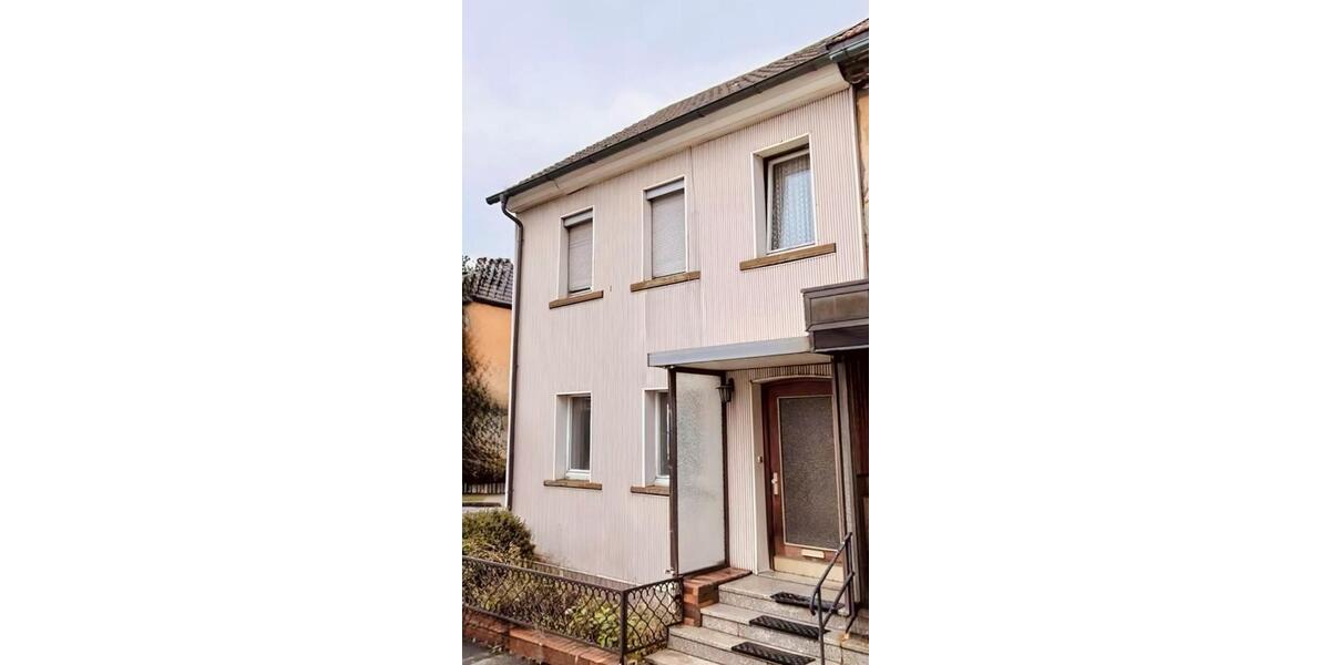 Doppelhaushälfte Michelau in Oberfranken - 5 Zimmer, 160 m&sup2;, 125.000&euro; | Angebot:26586170
