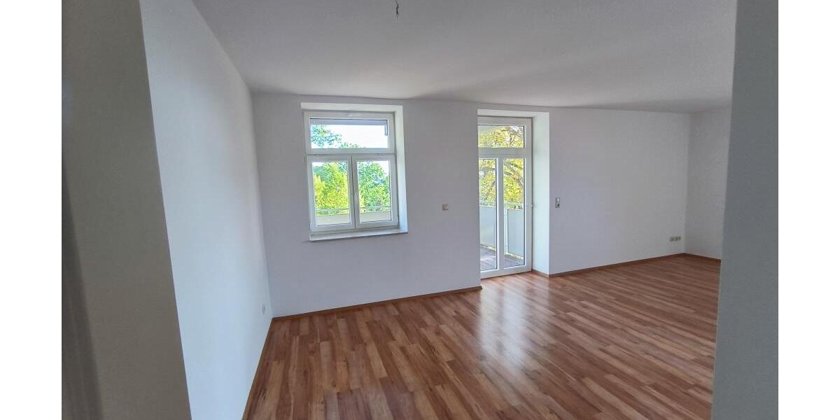 attraktive Kapitalanlage - vermietete 4-Raum-Wohnung im Grünen mit Balkon und Stellplatz - Etagenwohnung Gera | Angebot:27362900