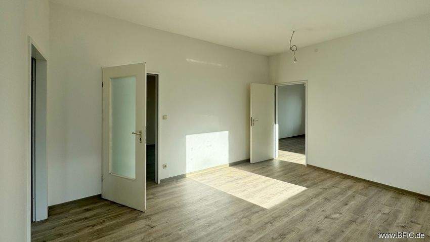 Gewerbeobjekt Fürstenfeldbruck - 9 Zimmer, 228 m&sup2;, 3.420&euro; | Angebot:25699499