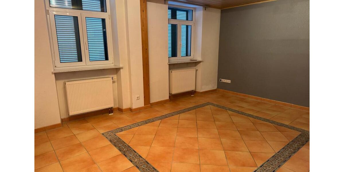 EFH 3ZK Bad mit abgeschlossenem Innenhof, Laube und Außen-WC 3 zimmer