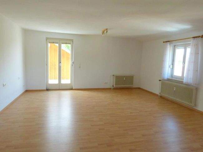 Etagenwohnung Burglengenfeld - 4 Zimmer, 127 m&sup2;, 850&euro; | Angebot:25070508