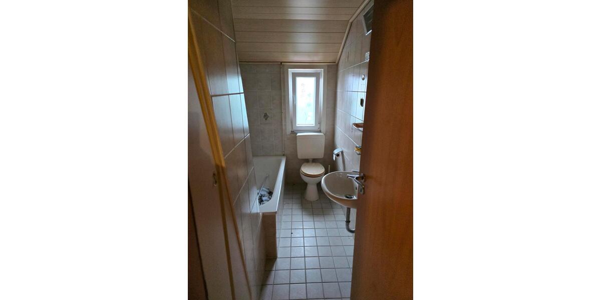 Dachgeschoßwohnung Bretten - 3 Zimmer, 80 m&sup2;, 860&euro; | Angebot:25025844