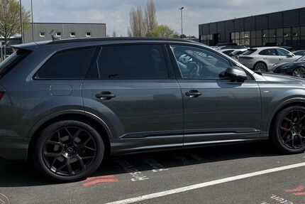 Audi Q7 8.000 km 81.000 &euro; Hellenthal 53940